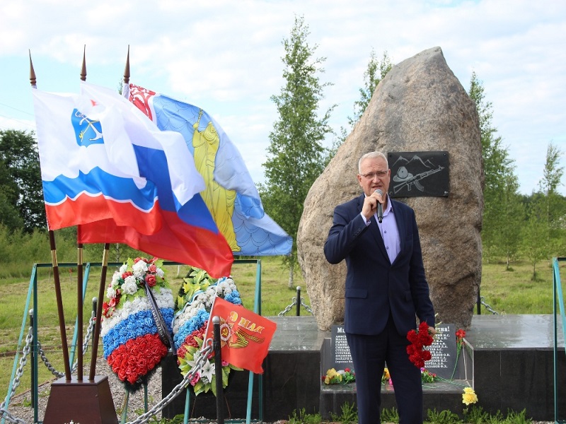 1 июля состоялось торжественное возложение цветов и венков.